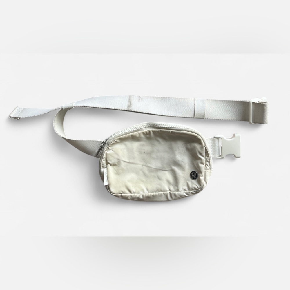 FLAWED Lululemon White Womens Belt Adjustable Crossbody Everywhere Bag